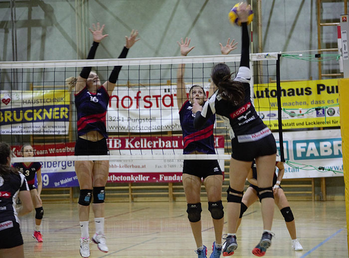 Im Angriff Topscorerin Verena Wenighofer gegen Eisenerz/Trofaiach